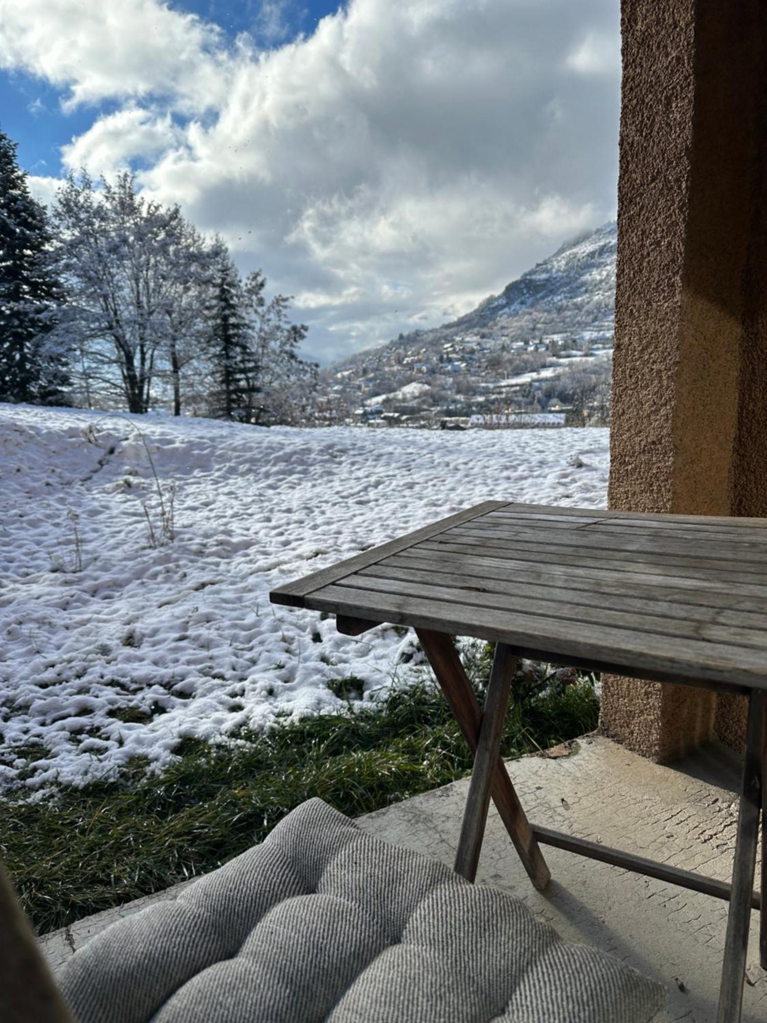 Appartement Tres Calme 2 Chambres Avec Parking Et Jardin Prive Sur Les Hauteurs De Briancon Exterior photo