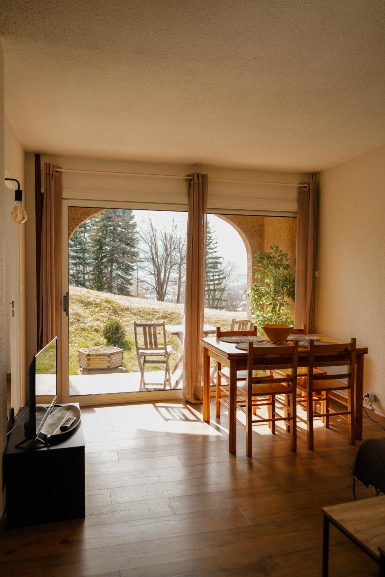 Appartement Tres Calme 2 Chambres Avec Parking Et Jardin Prive Sur Les Hauteurs De Briancon Exterior photo