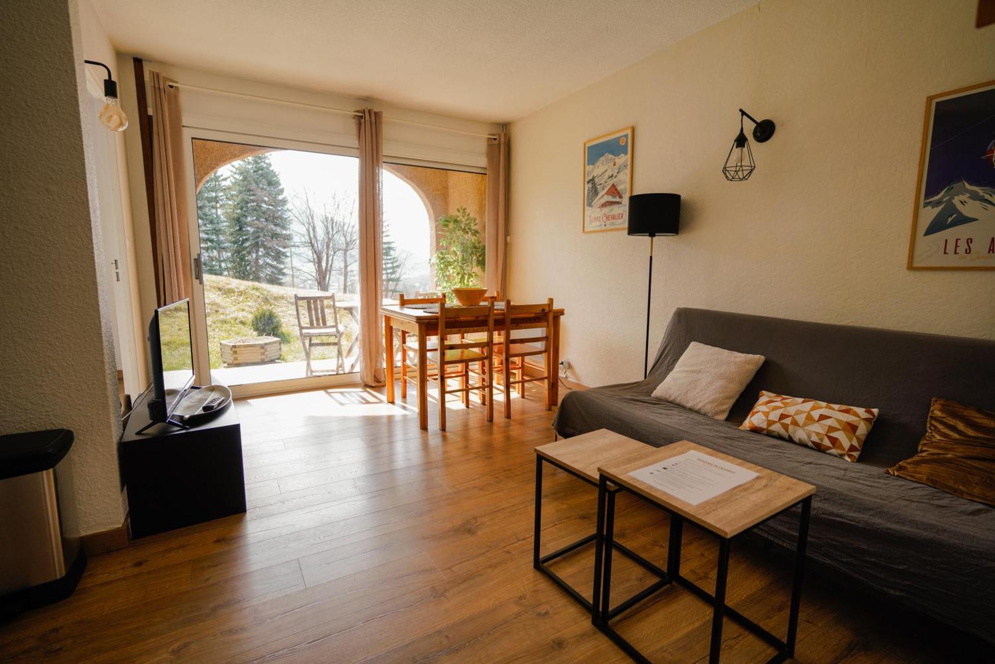 Appartement Tres Calme 2 Chambres Avec Parking Et Jardin Prive Sur Les Hauteurs De Briancon Exterior photo