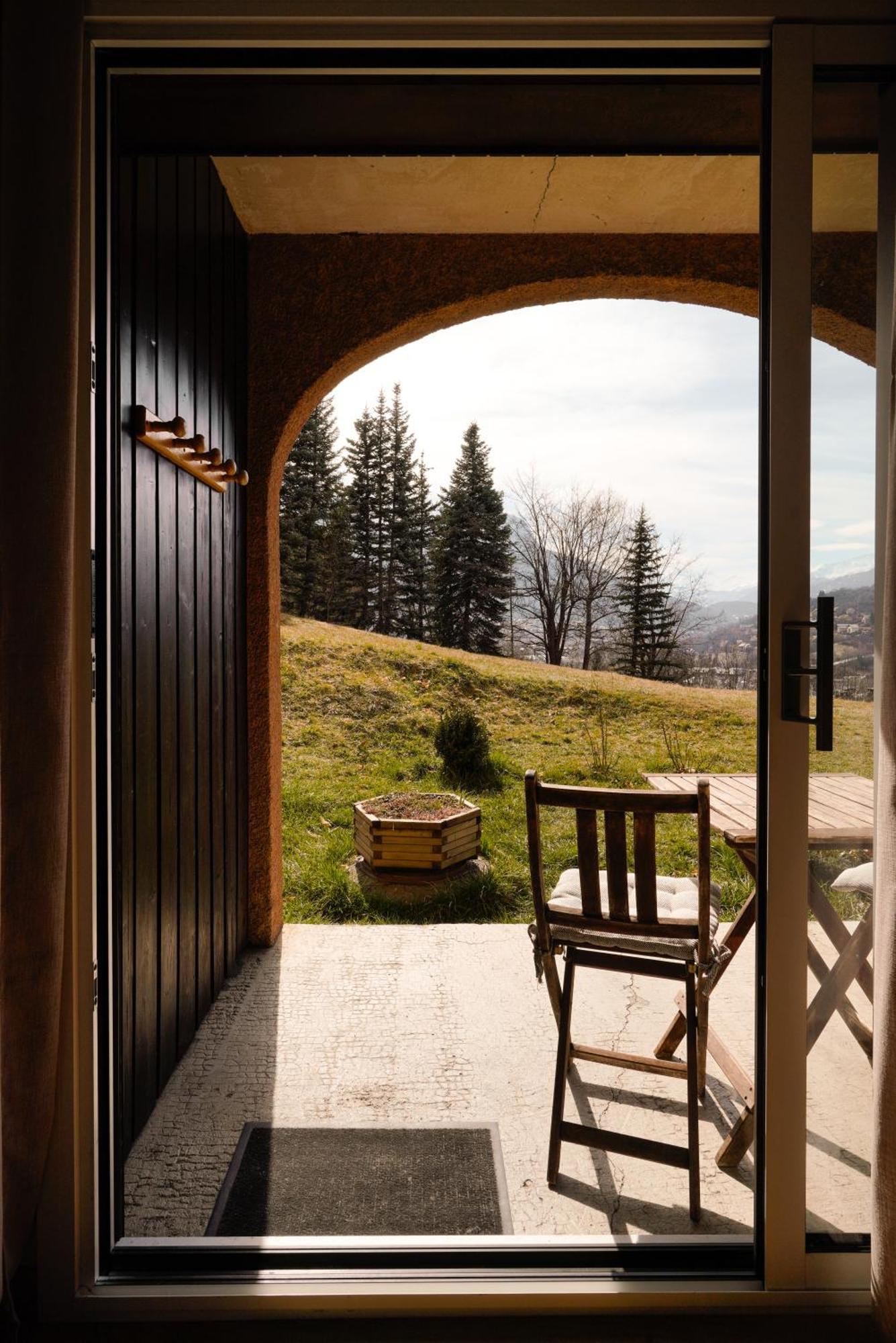 Appartement Tres Calme 2 Chambres Avec Parking Et Jardin Prive Sur Les Hauteurs De Briancon Exterior photo