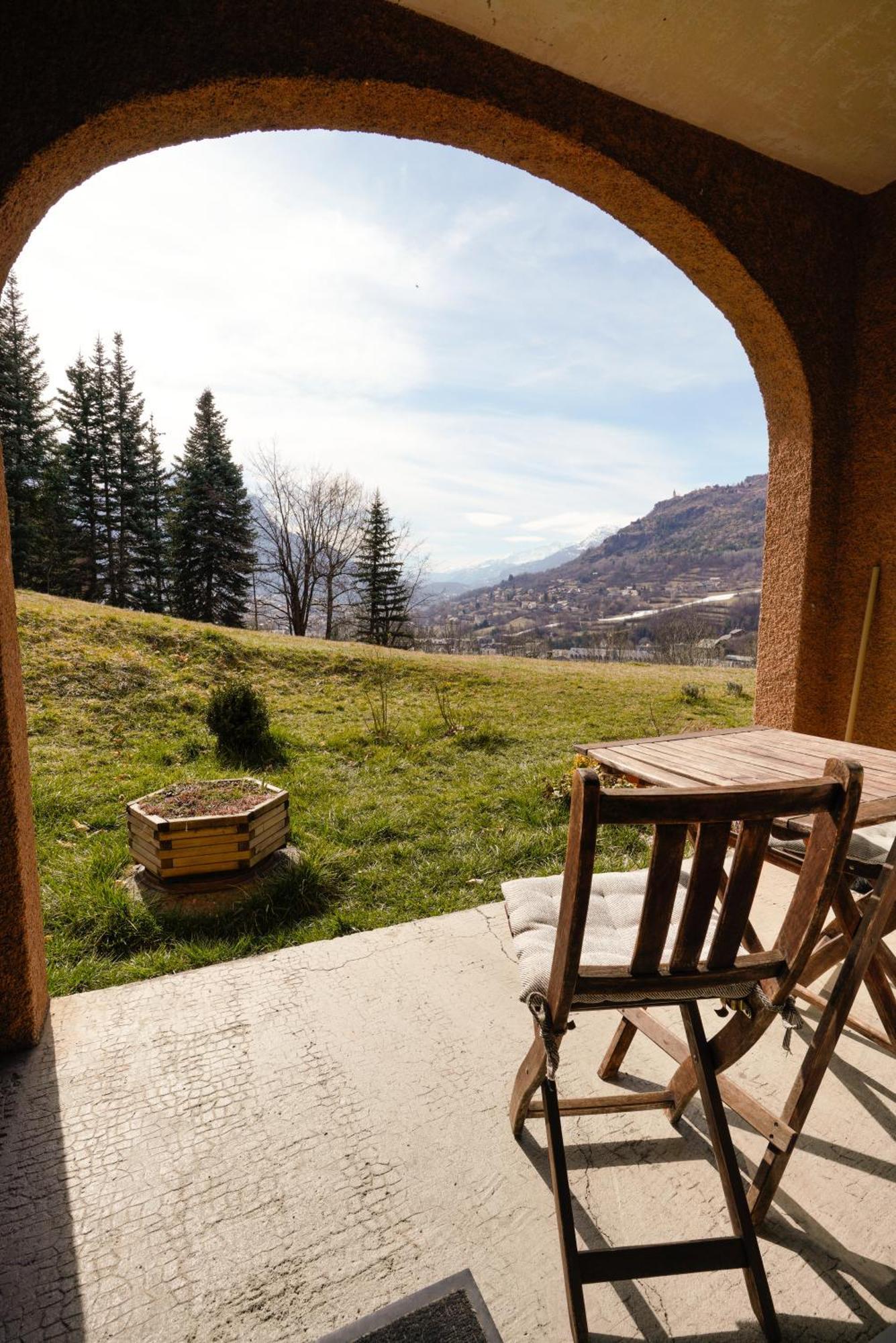 Appartement Tres Calme 2 Chambres Avec Parking Et Jardin Prive Sur Les Hauteurs De Briancon Exterior photo